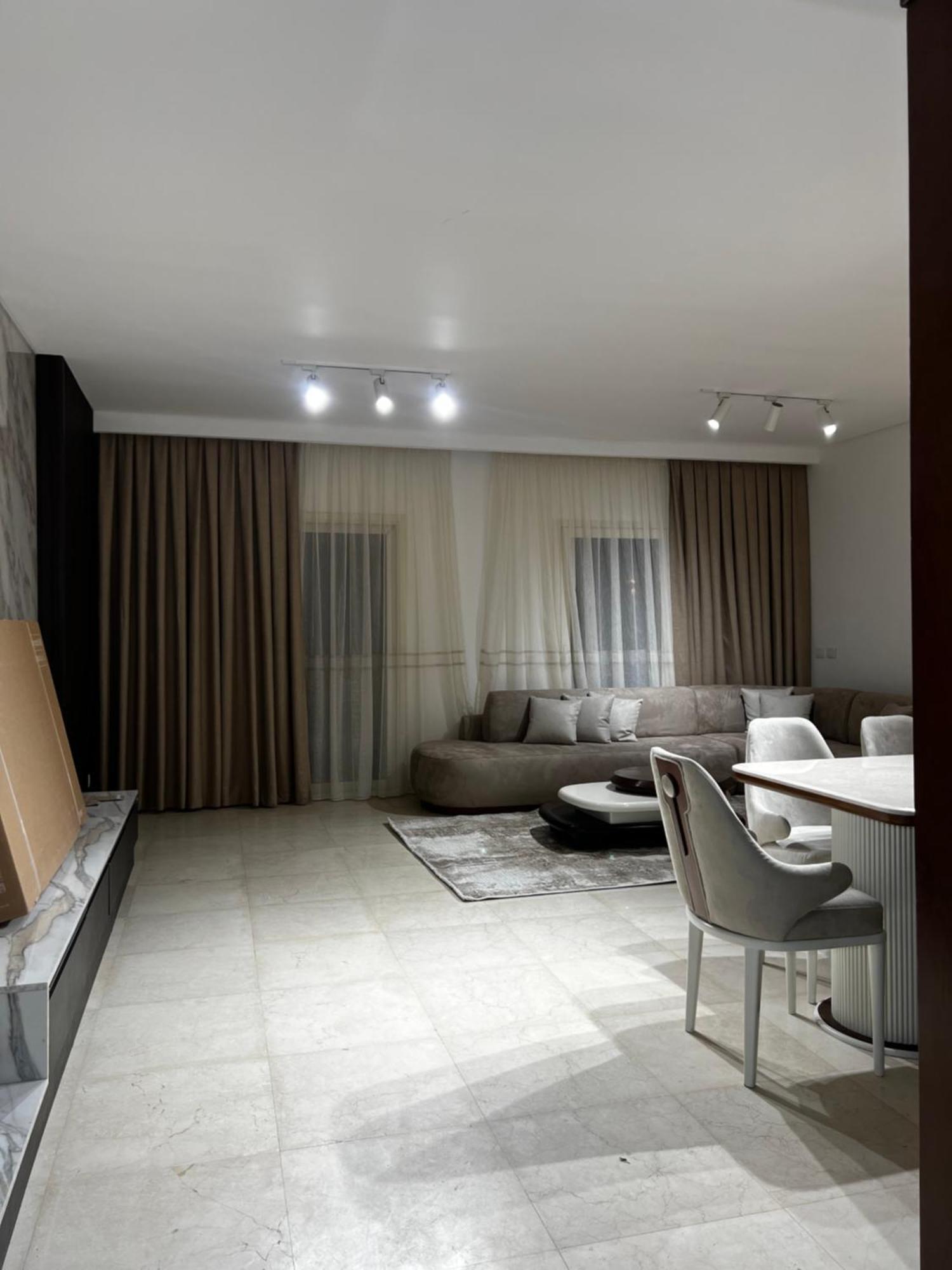 Apartment 90 Avenue