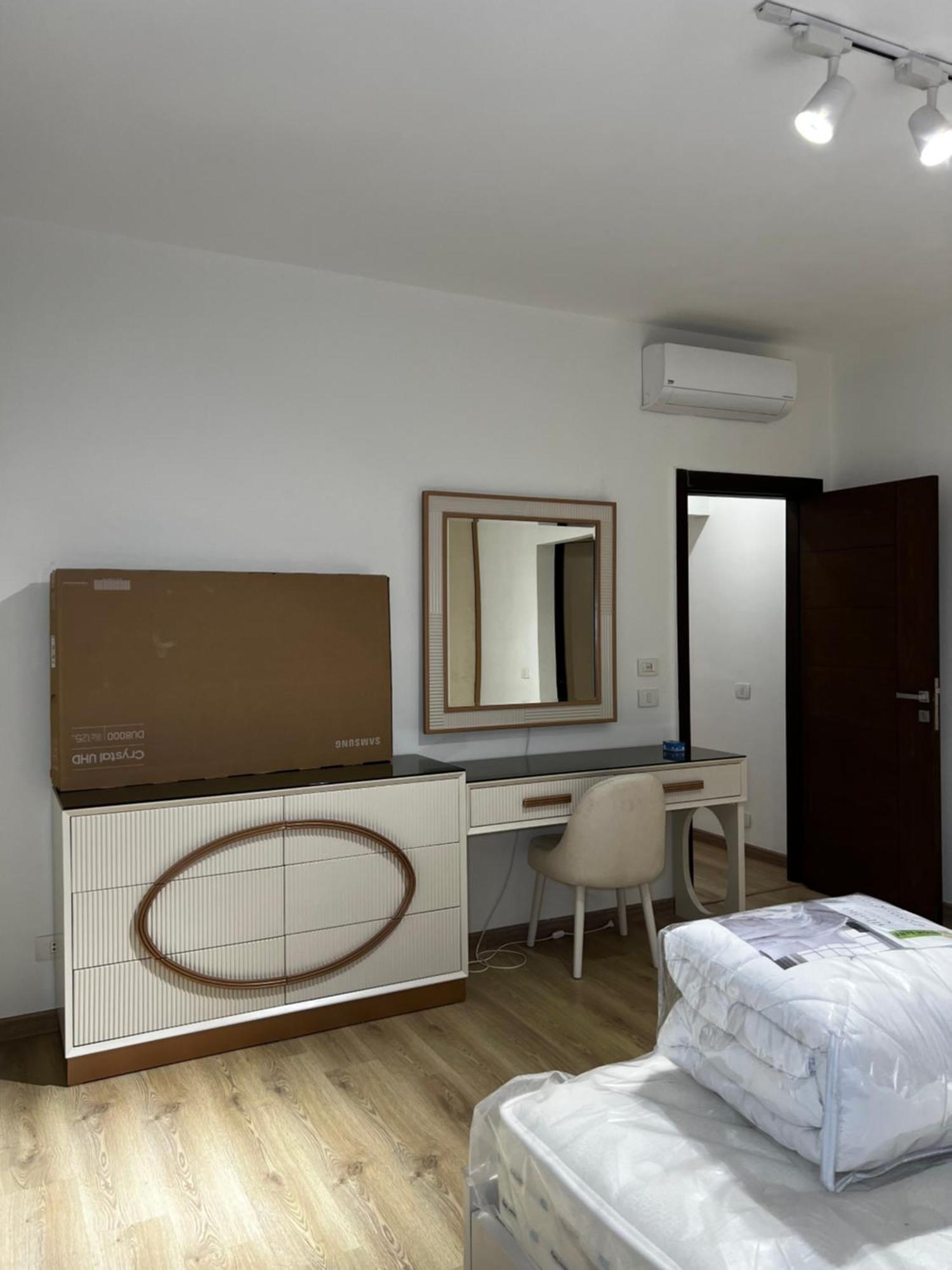 90 Avenue Apartment *